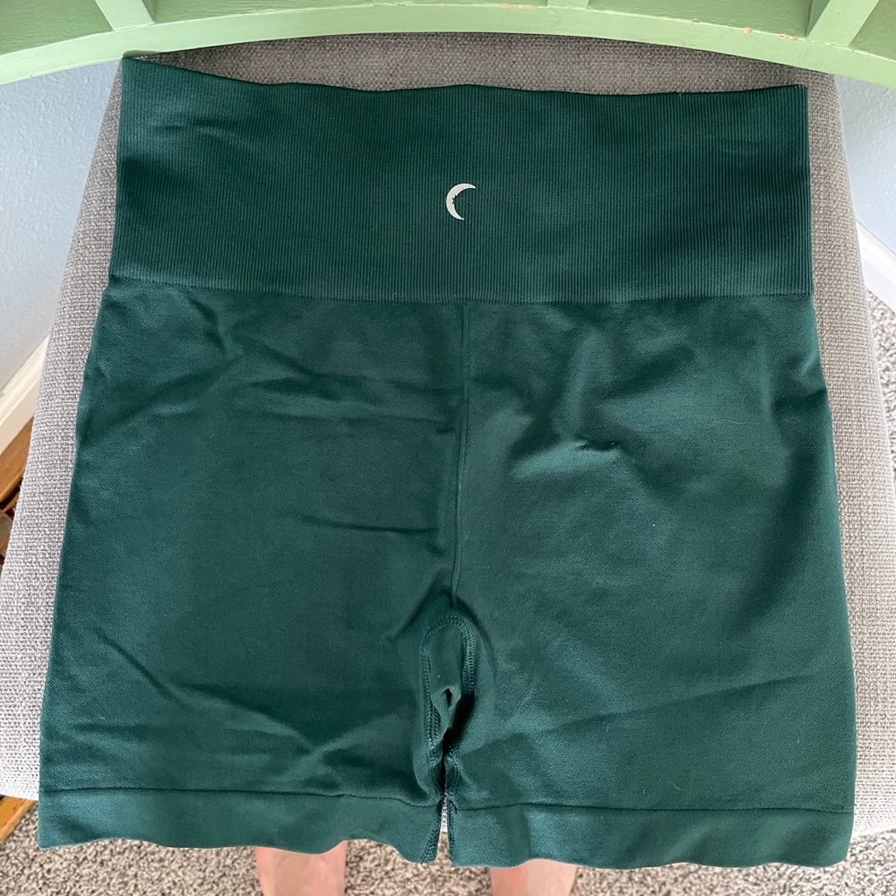 Zyia green seamless hustle shorts